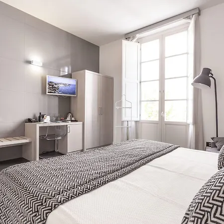 Nostos & 4* Syracuse