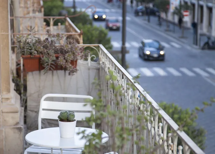 Nostos & Bed & Breakfast Syracuse